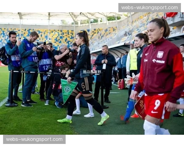 草根足球：德甲俱乐部支持的女足业余联赛正式开幕