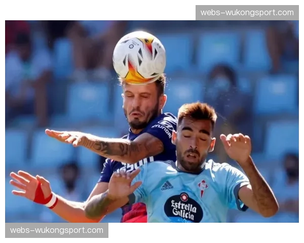 塞尔塔防守革新：边翼卫内收打乱盯人顺序，区域协防体系显成效